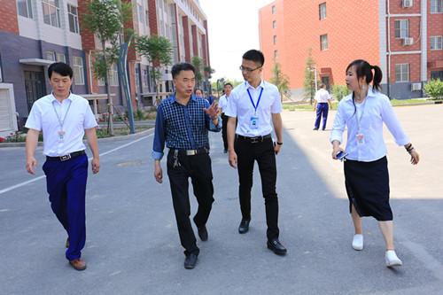 青龙满族自治县纪立功副县长等一行访问保定贺阳教育集团