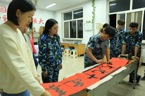 中国地质大学长城学院学生通过多种形式喜迎党的十九大
