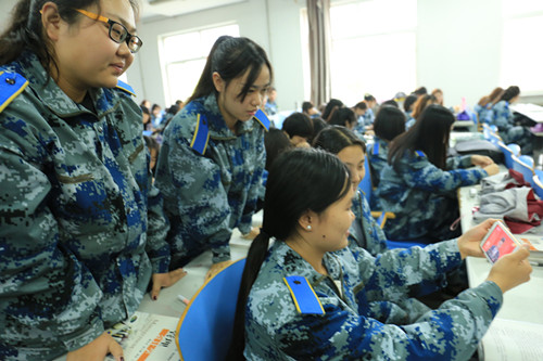 保定贺阳教育集团两高校组织师生收看并热议十九大报告