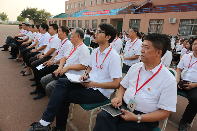 周虎震教授为万名新生作励志报告备受欢迎