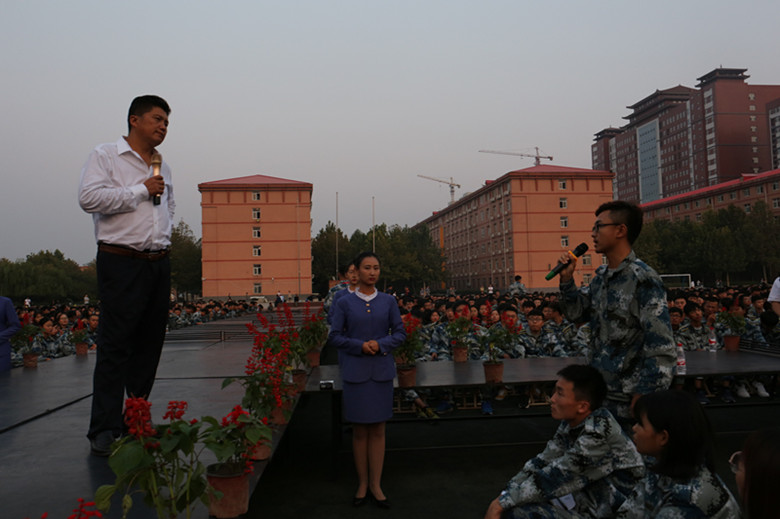 周虎震教授为万名新生作励志报告备受欢迎