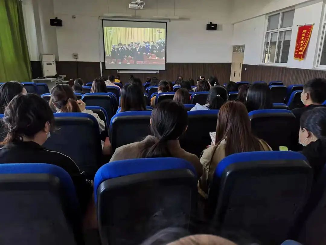 贺阳教育集团8万余名师生收看二十大开幕