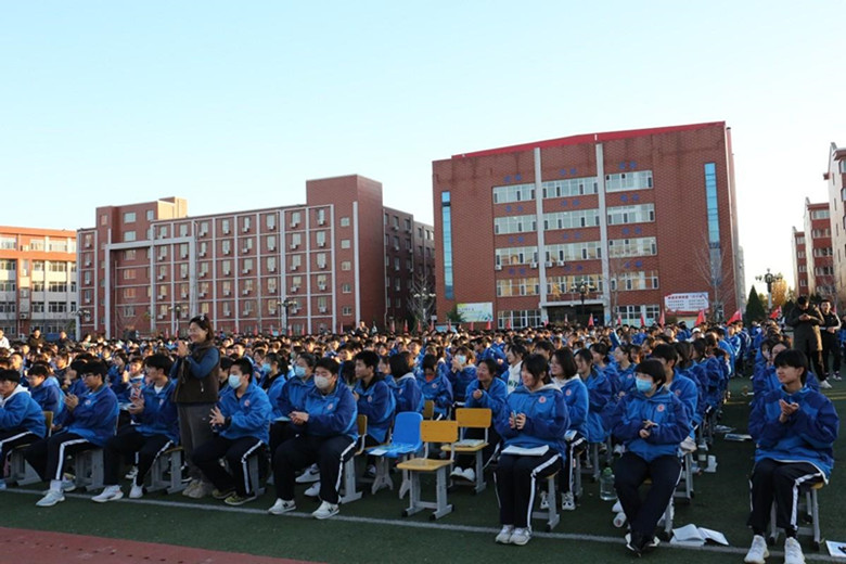 贺阳高级中学用责任担当和爱心为学生筑起一个安全港湾