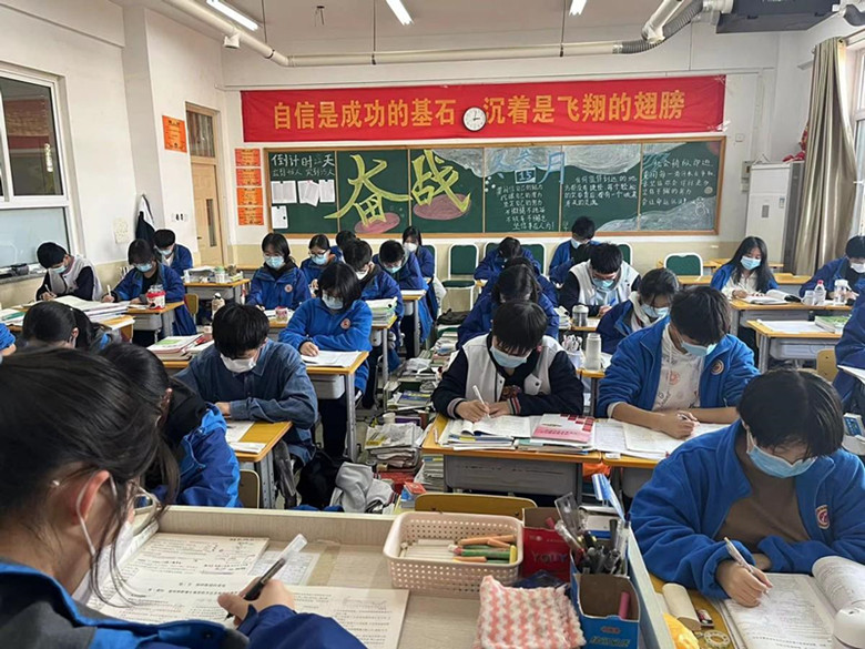 贺阳高级中学用责任担当和爱心为学生筑起一个安全港湾