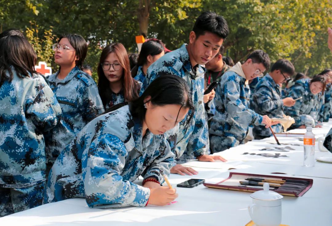 中国当代书画名家走进保定理工学院艺术交流笔会圆满举办